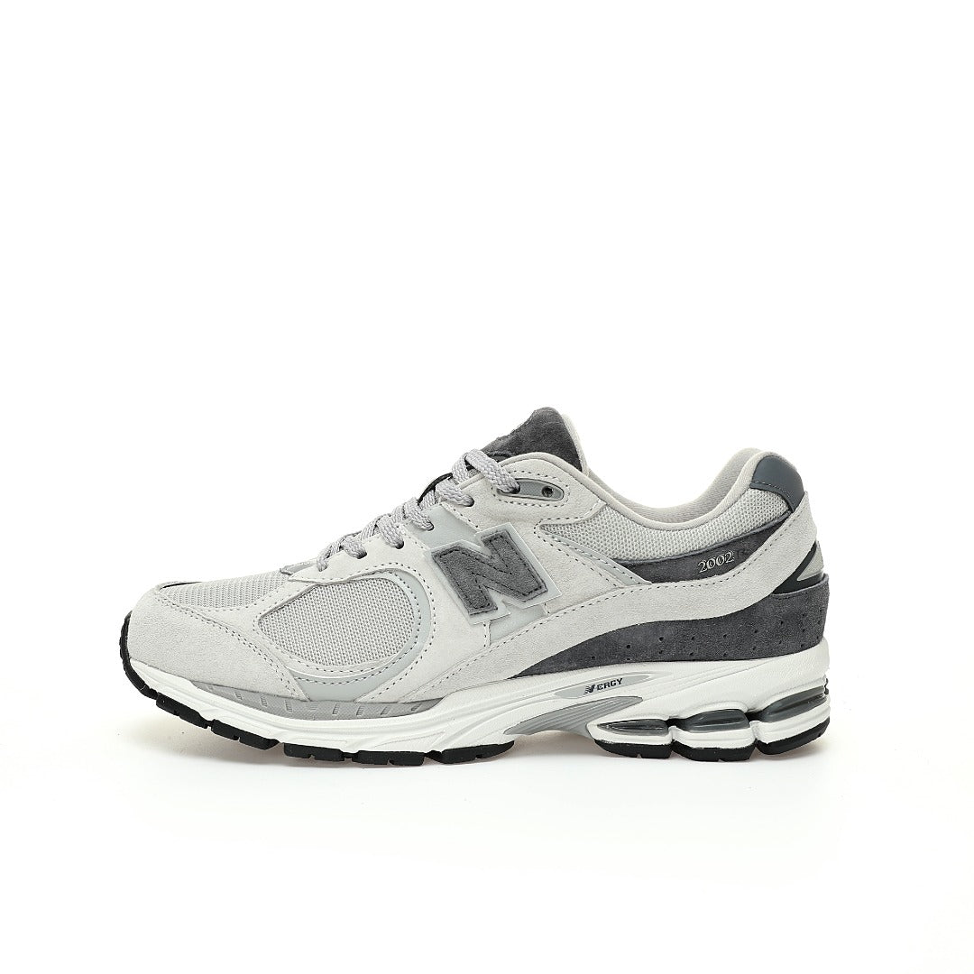 New Balance 2002R Sneakers