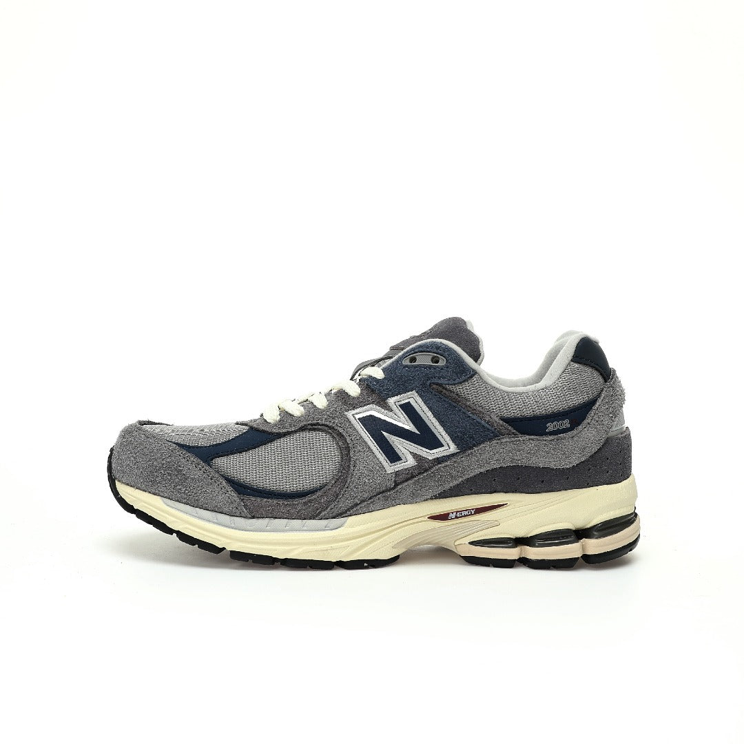 New Balance 2002R Sneakers