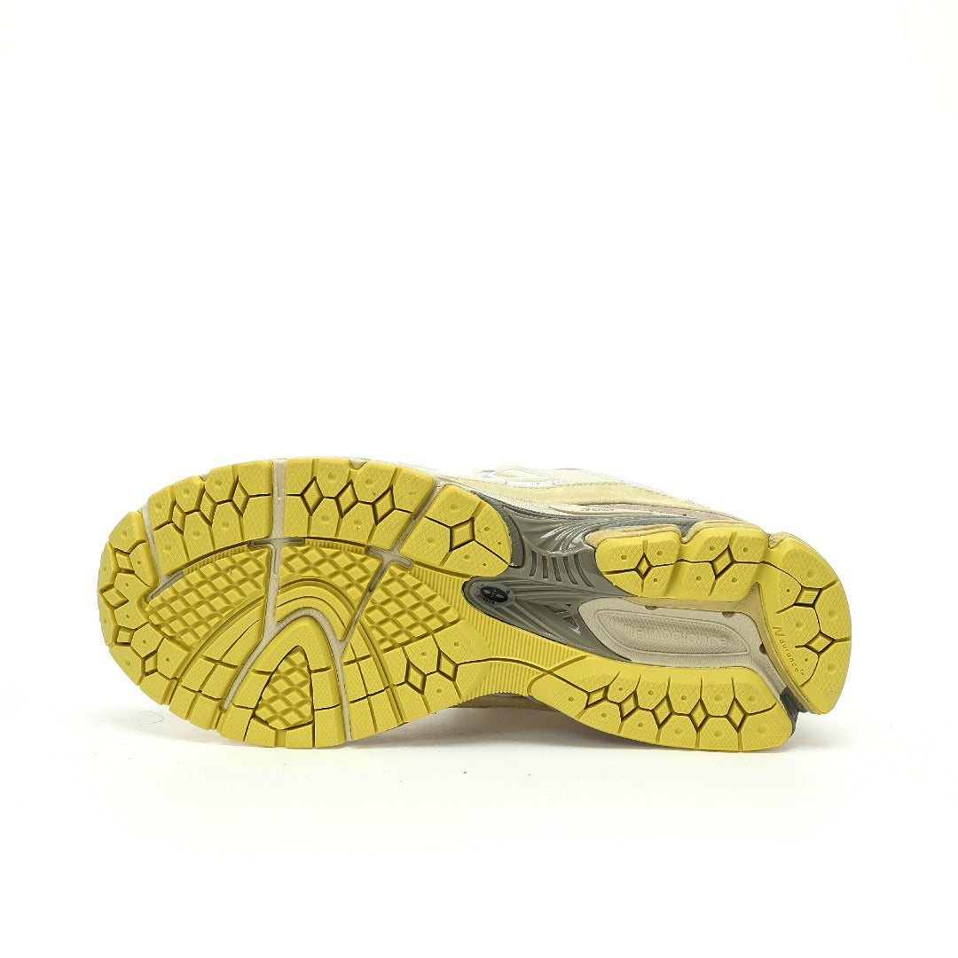 New Balance 2002R Sneakers