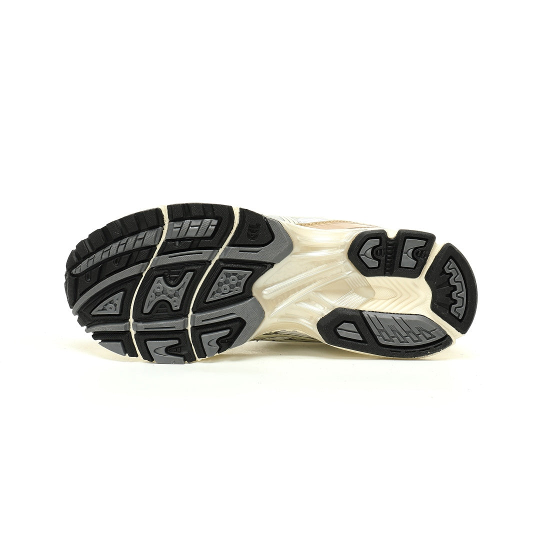 ASICS GEL-KAYANO 14 Sneakers